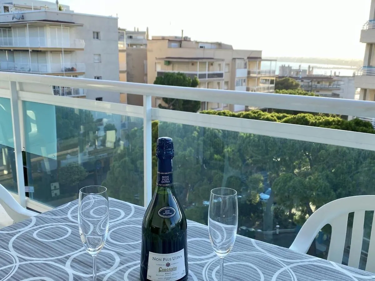 ApartBeach LA CUMBRE Vista Playa Climatizado Salou 0*,